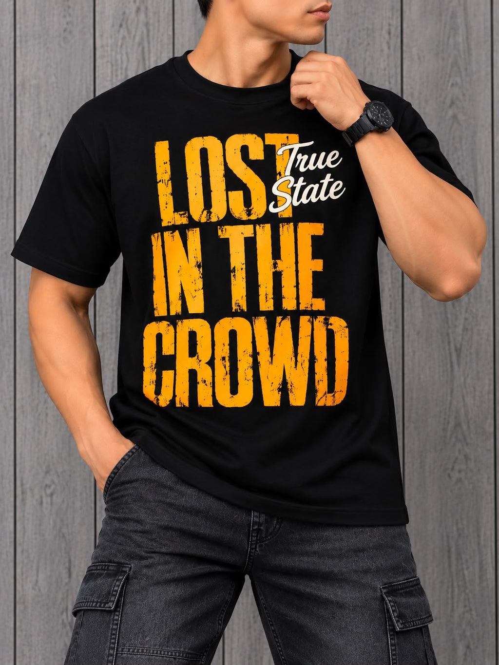 Playera True Religion; Negra Lost in the Crowd – Estampado Urbano