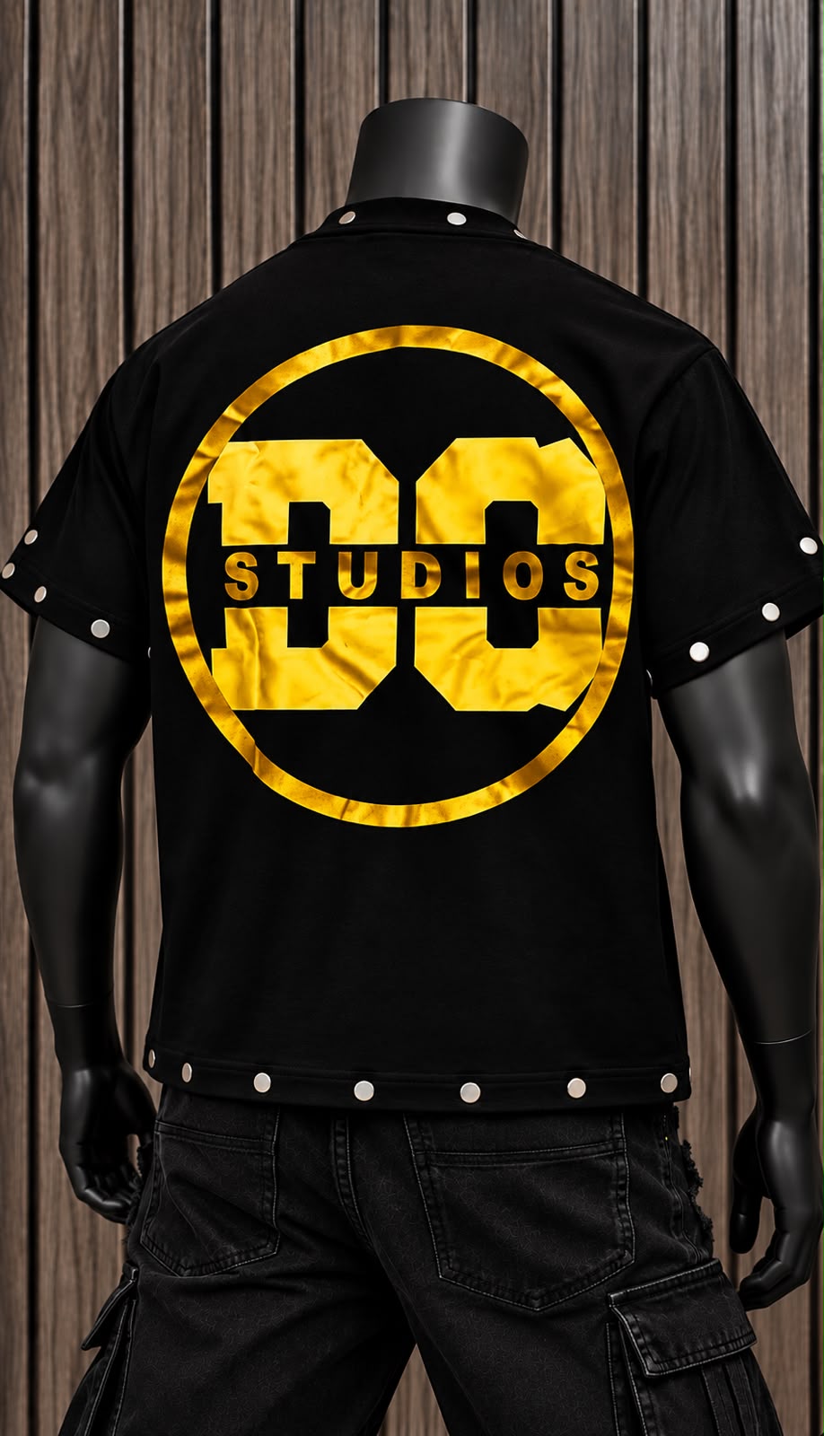 Playera Dark City; Negra con Estampado Dorado