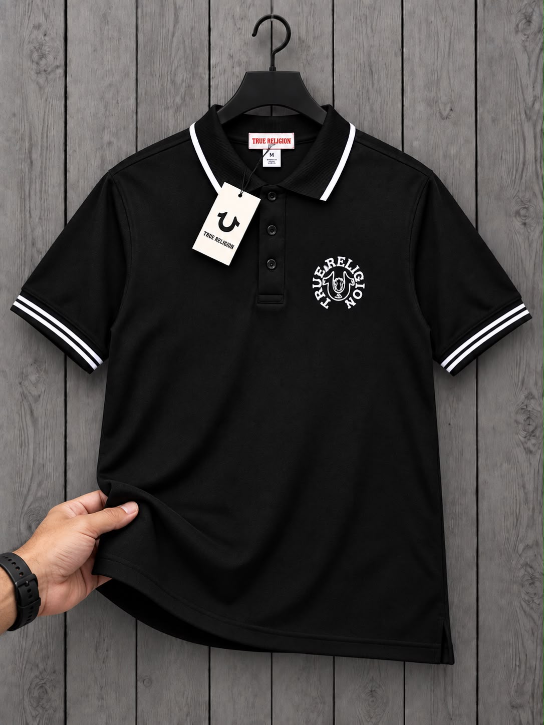 Playera Polo True Religion Negra con Detalles Blancos