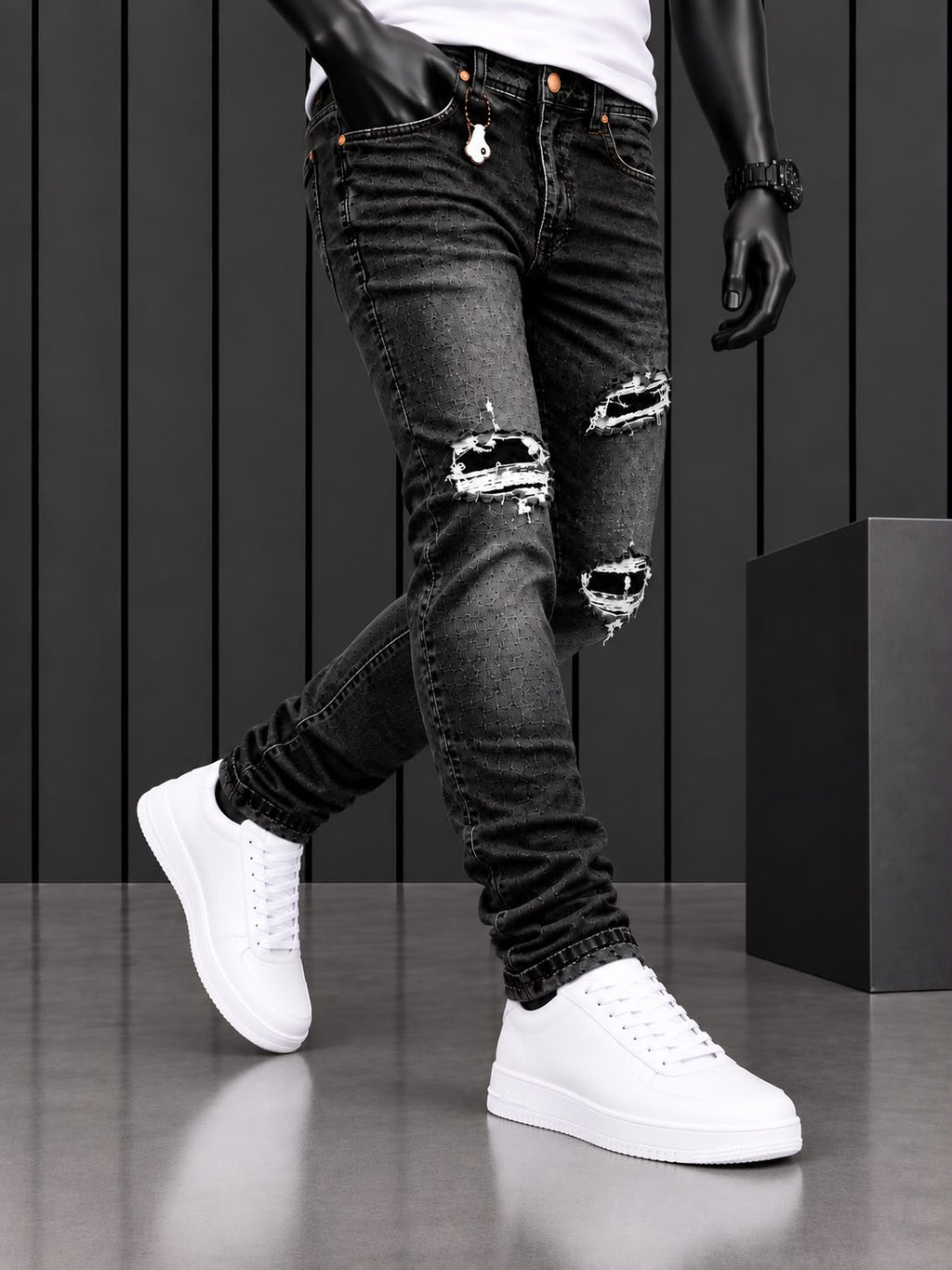 Jeans Beta Brand; Negro Skinny Distressed con Diseño Texturizado