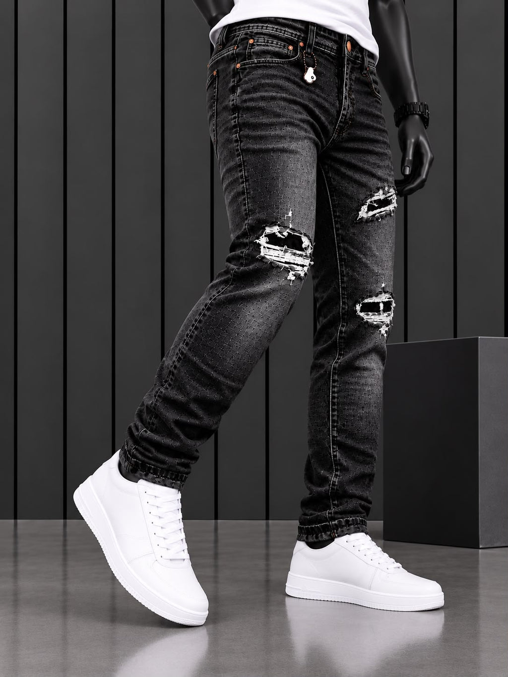 Jeans Beta Brand; Negro Skinny Distressed con Diseño Texturizado